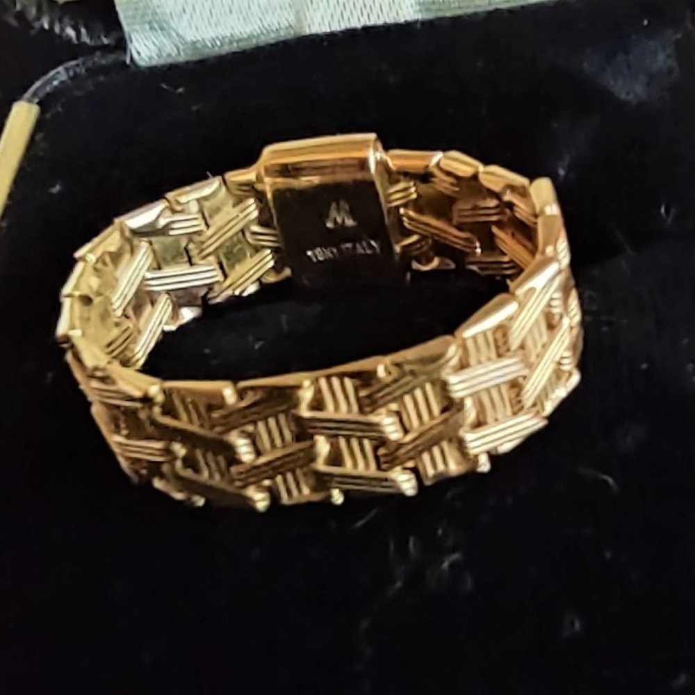 Wonderful Basket weave 18k Estate find! It's a size 7 1/2.